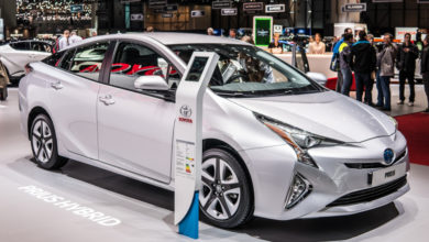 טויוטה פריאוס לבנה