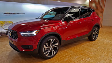 וולוו XC40 אדומה