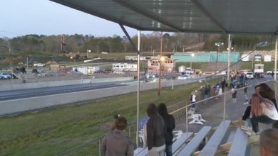 תמונה של הפתיחה של המירוץ בין שני הרכבים