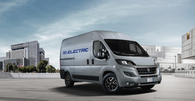 דוקאטו אפורה עם כיתוב 100% חשמלי