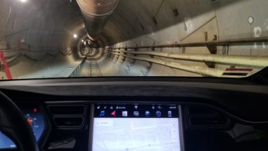מבט מתוך טסלה מודל X אל מנהרה של The Boring Company