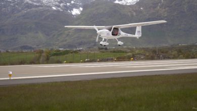 מטוס חשמלי Alpha Electro מעל מסלול ההמראה