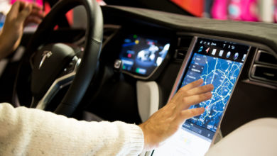 מפה על צג הרכב של טסלה מודל X