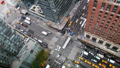 צומת עמוס ברכבים בניו יורק ארצות הברית