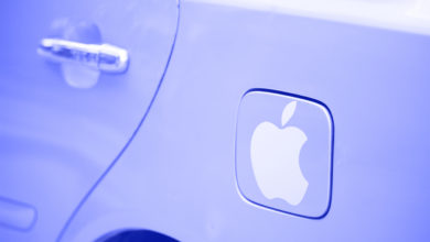 רכב עם הלוגו של אפל עליו