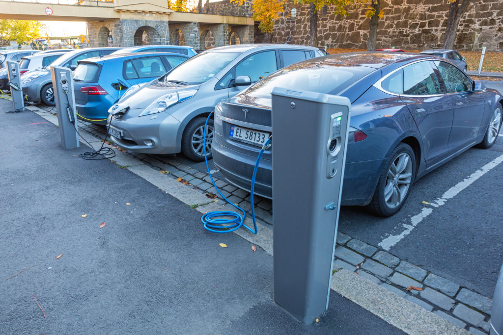 רכבים חשמליים חונים ונטענים בנורווגיה