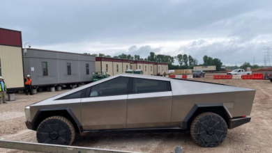 טסלה סייברטראק ליד הג׳יגהפקטורי בטקסס ארצות הברית