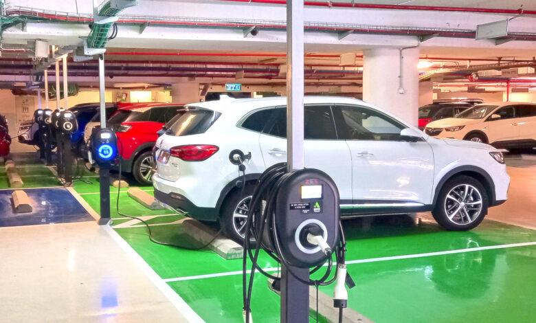 עמדות טעינה במתחם של לובינסקי בשורק