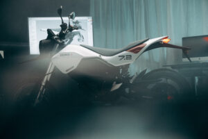 האופנוע החשמלי החדש של זירו FXE