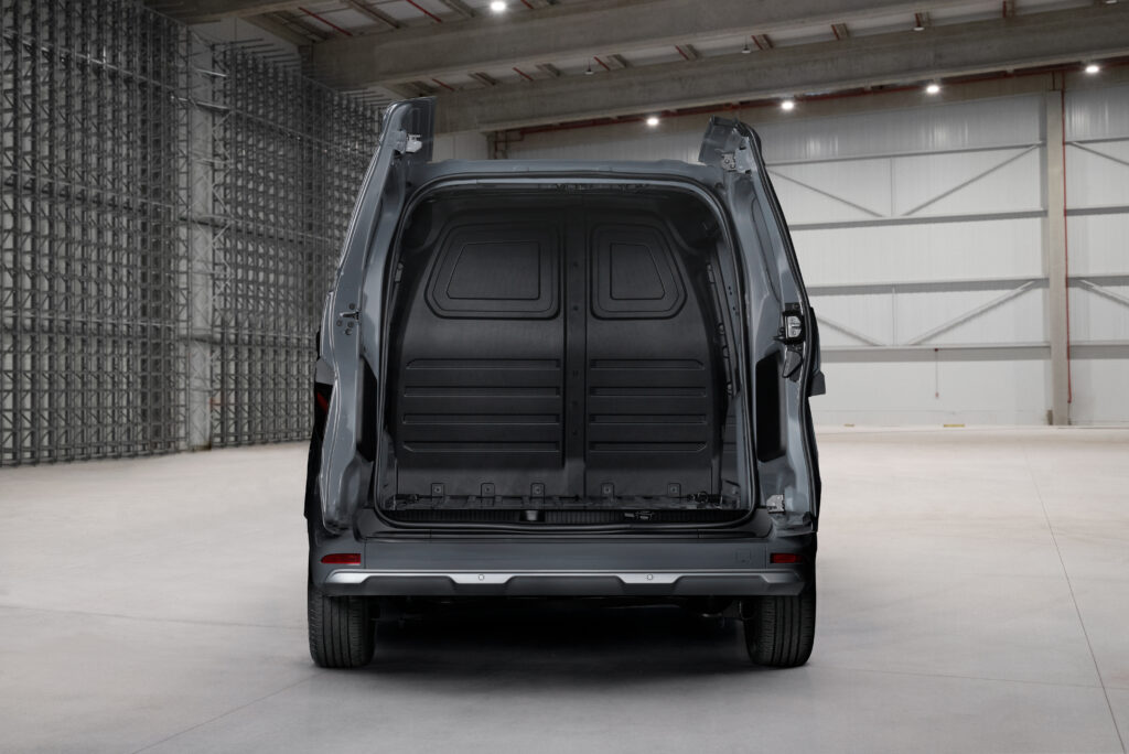 ניסאן טאון סטאר חשמלי תא המטען