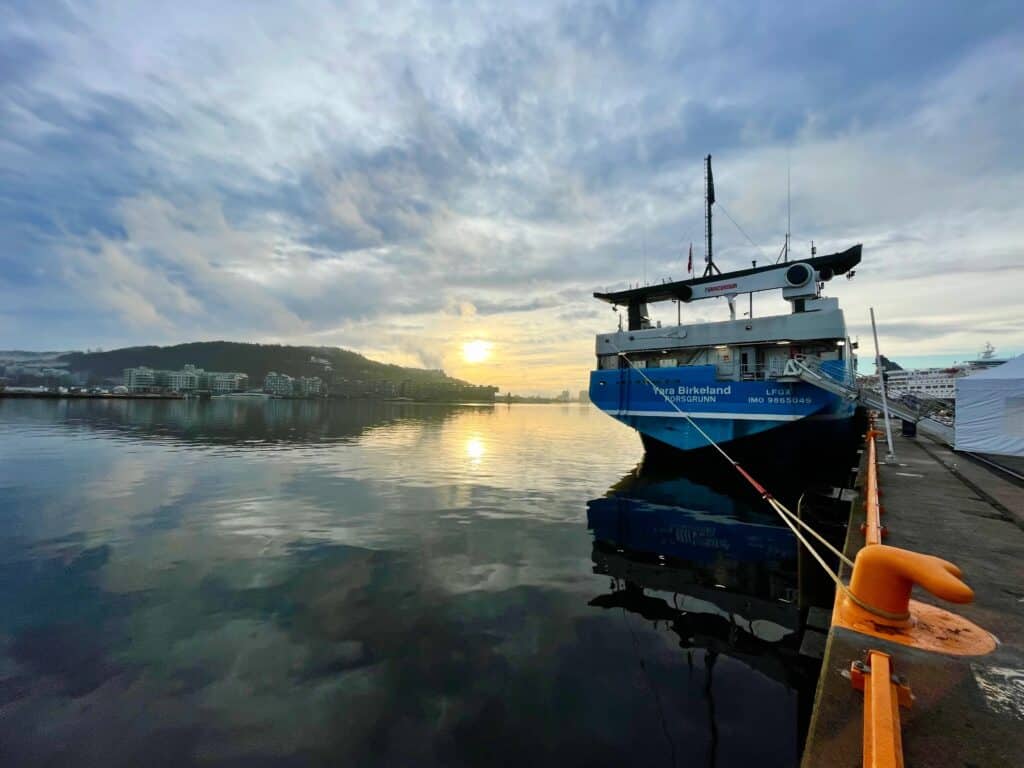 ספינת המטען החשמלית יארה על חופי נורווגיה