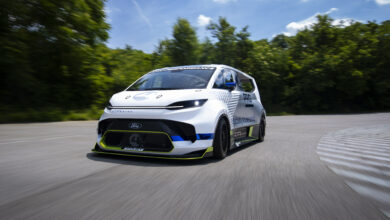 סופר-ואן פורד טרנזיט חשמלי על הכביש