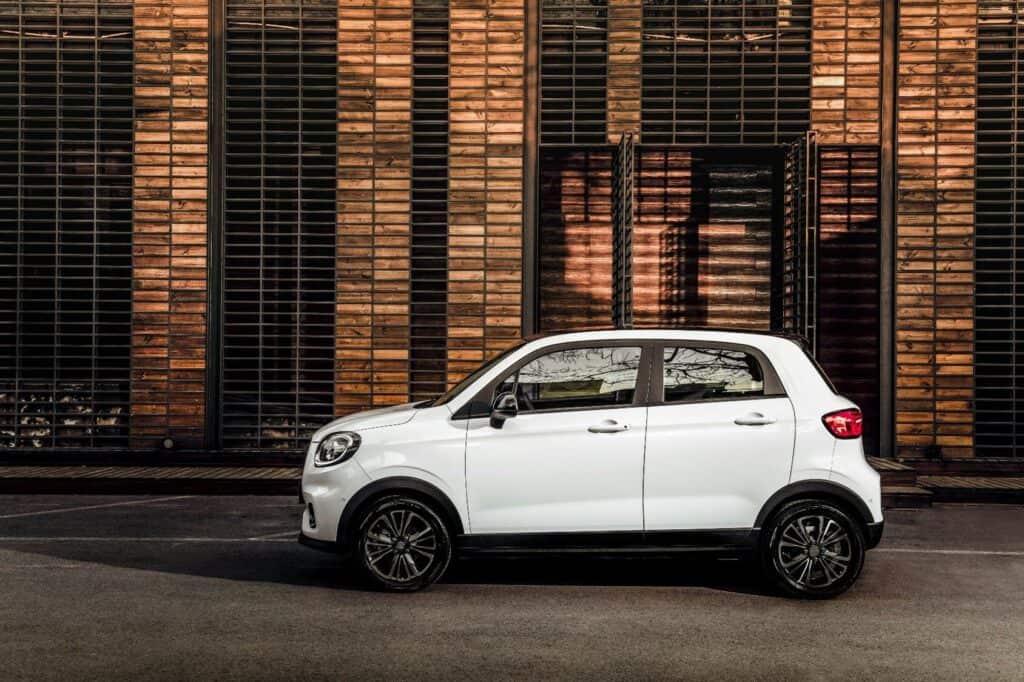 רכב חשמלי ליפ מוטור T03 קומפקטי מבט צד