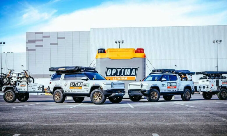 שני רכבי ריביאן חשמליים בתערוכת SEMA בארצות הברית