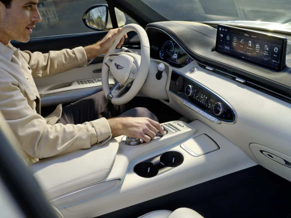 פנים הרכב של הג׳נסיס GV70 חשמלית