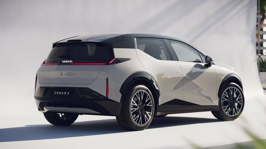 אחורי הרכב של הקרוסאובר החשמלי זיקר X