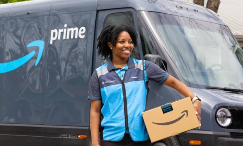 רכב משלוחים חשמלי ריביאן EDV בשירות אמזון