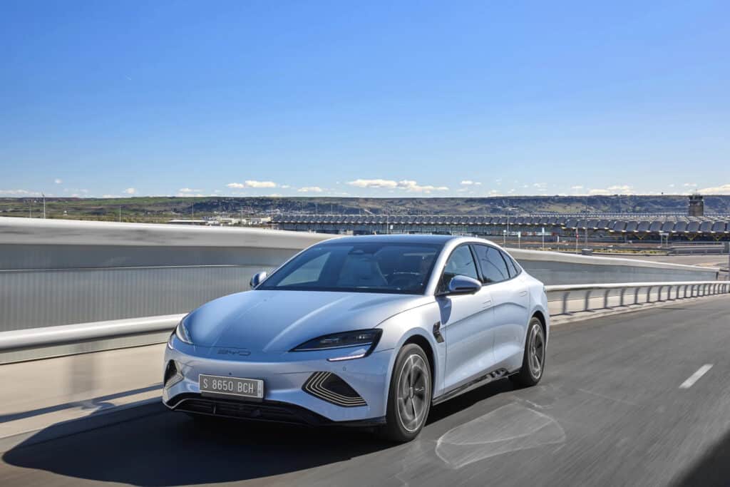 BYD סיל בנסיעה על כביש