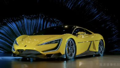 רכב העל של BYD בהצגה על הבמה