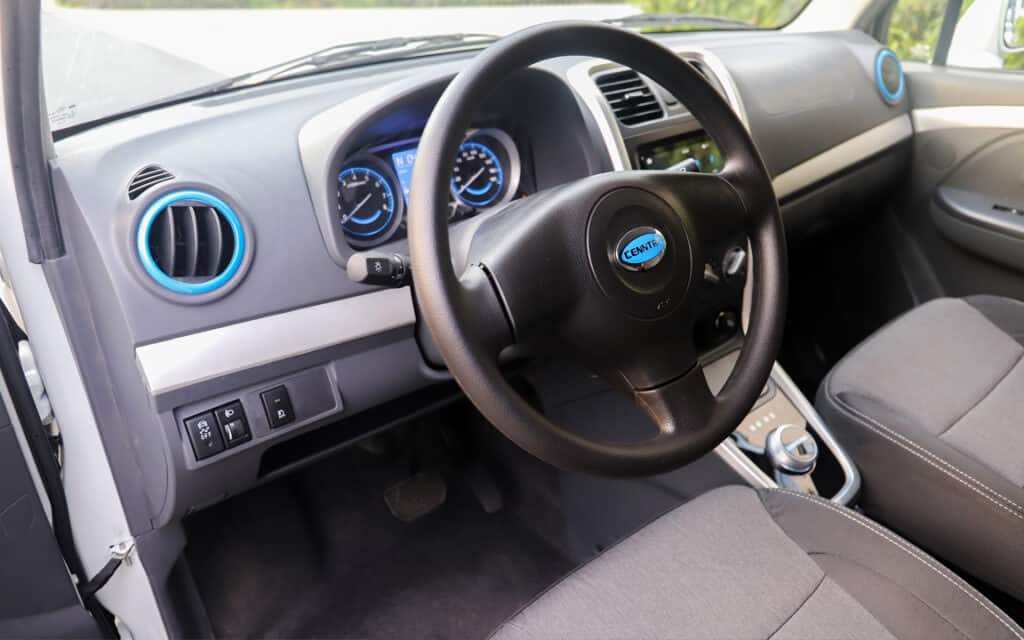 פנים הרכב סנטרו לוגיסטר 100