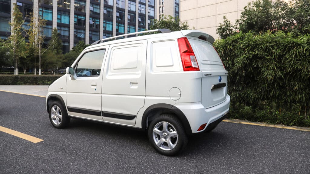 מבט צד על הסנטרו לוגיסטר 100