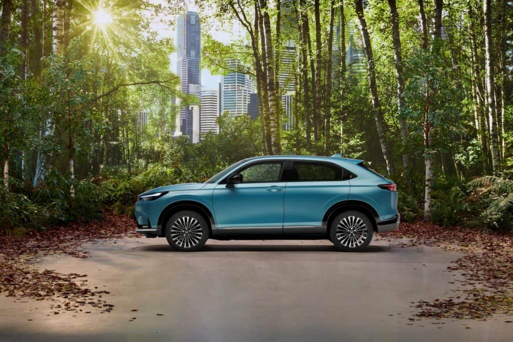 מבט צד על הרכב החשמלי החדש של הונדה ה-e:Ny1