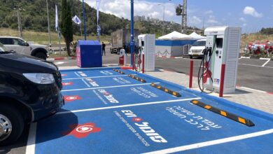 עמדות טעינה מהירות לרכב חשמלי בתחנת סונול יגור