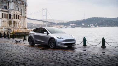 טסלה מודל Y אפורה באירופה