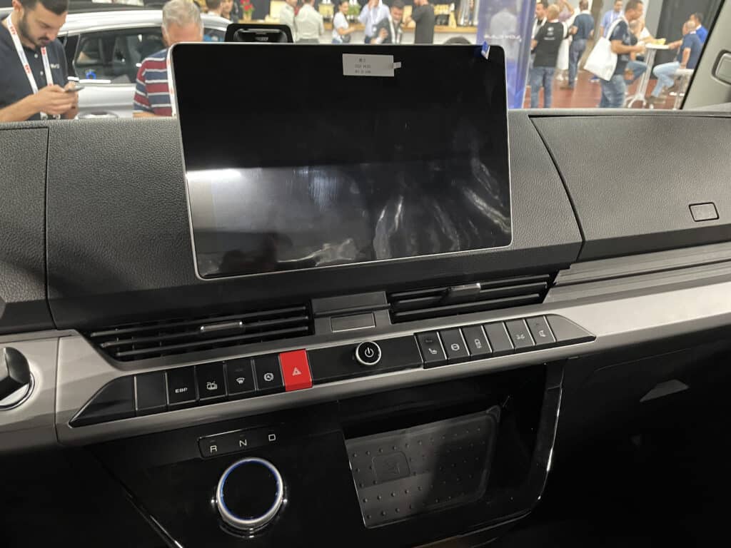 פנים המשאית החשמלית של BYD