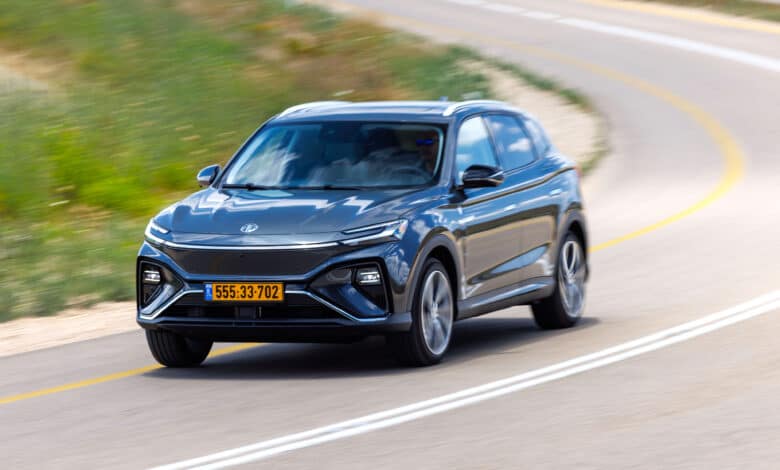 MG מארבל R בנסיעה בכביש בישראל