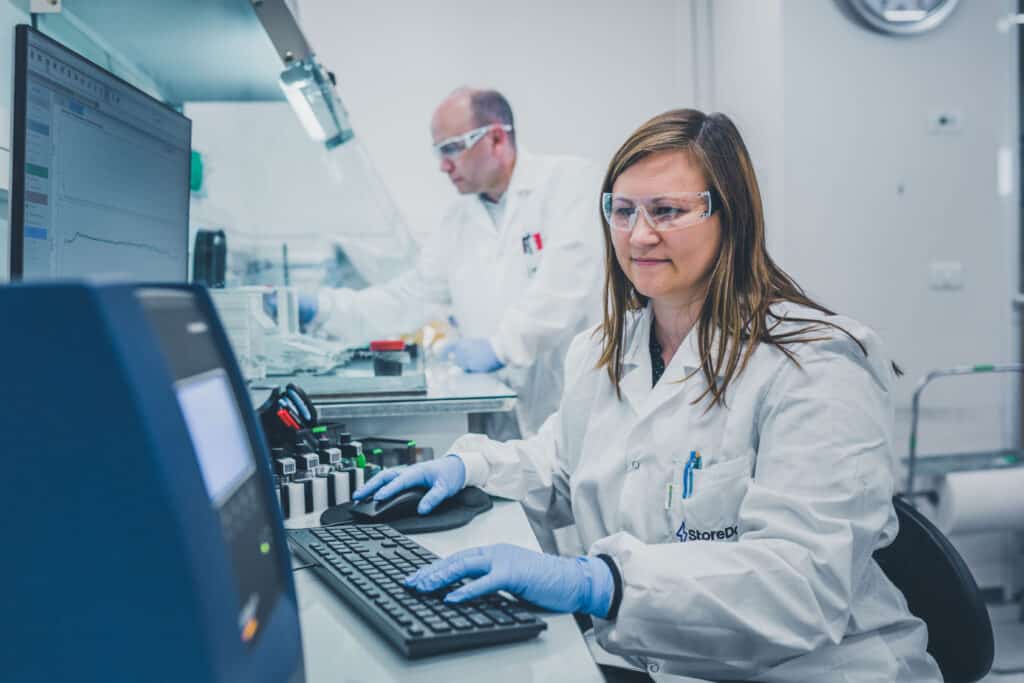 עובדים באתר של חברת סטורדוט הישראלית