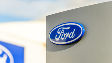 לוגו של פורד על שלט