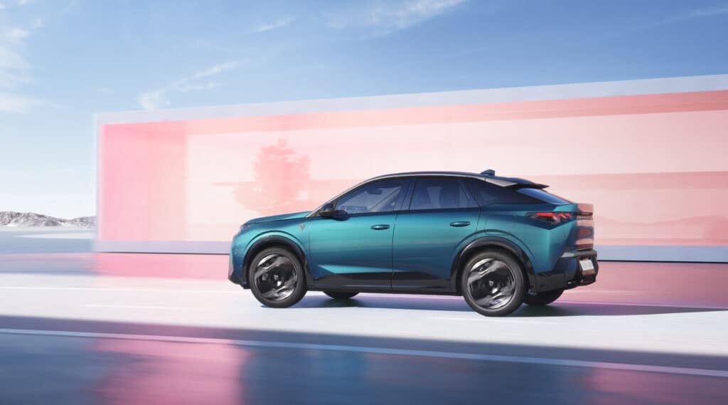 מבט צד על הפיג׳ו 3008 החשמלי