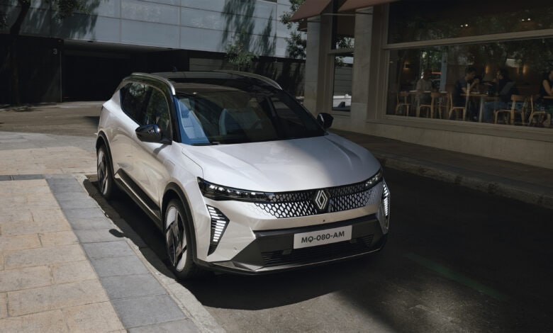 רנו סניק E-Tech החשמלית החדשה