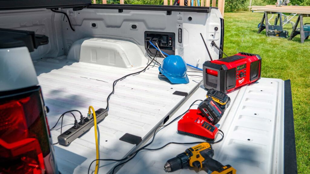 אספקת חשמל V2L בטנדר החשמלי שברולט סילברדו