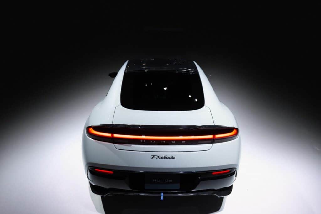 מבט אחורי על רכב הקונספט החשמלי הונדה פרלוד