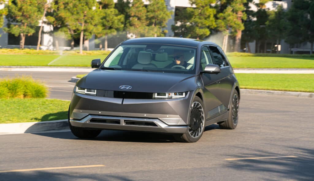 יונדאי איוניק 5