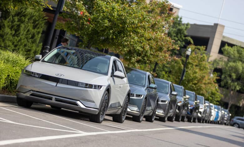 צי של רכבי יונדאי איוניק 5 בשורה