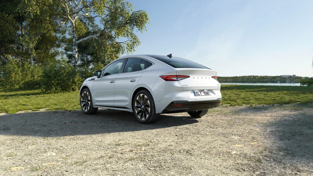 מבט צד על סקודה אניאק 85 גרסת 2024