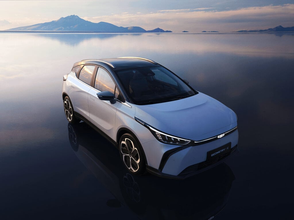 מבט על ג׳ילי גיאומטרי C חשמלית