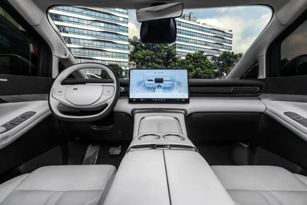 אקספנג X9 - פנים הרכב וסביבת הנהג