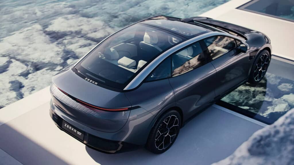 מבט אחורי על זיקר 007