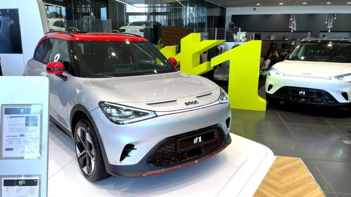 סמארט #1 באולם התצוגה בהרצליה