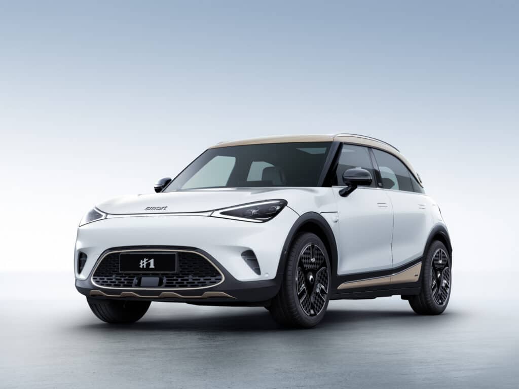 מבט קדמי על רכב הפנאי החשמלי סמארט #1