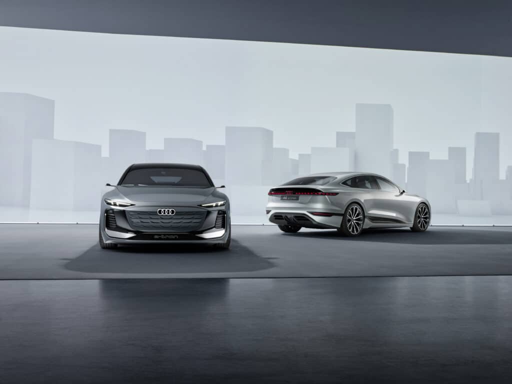 שני רכבי קונספט חשמליים אאודי A6 אוונט אי-טרון