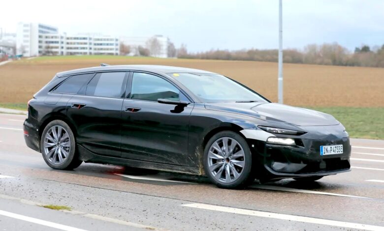 אאודי A6 אוואנט אי-טרון סטיישן על הכביש