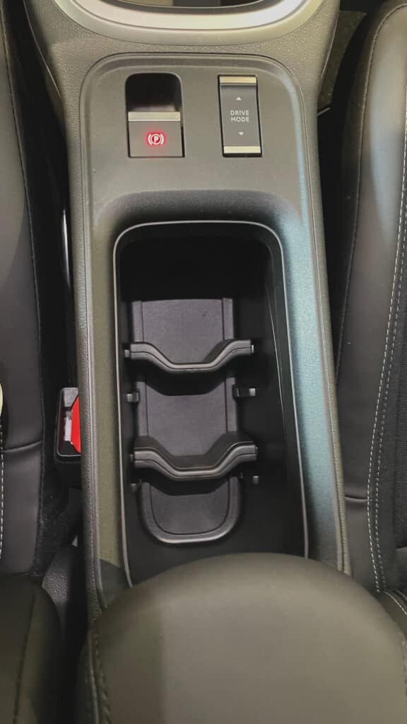 תאי האחסון בג׳יפ אוונג׳ר