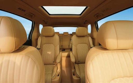 חלקו האחורי והמושבים האחוריים של Voyah דרים