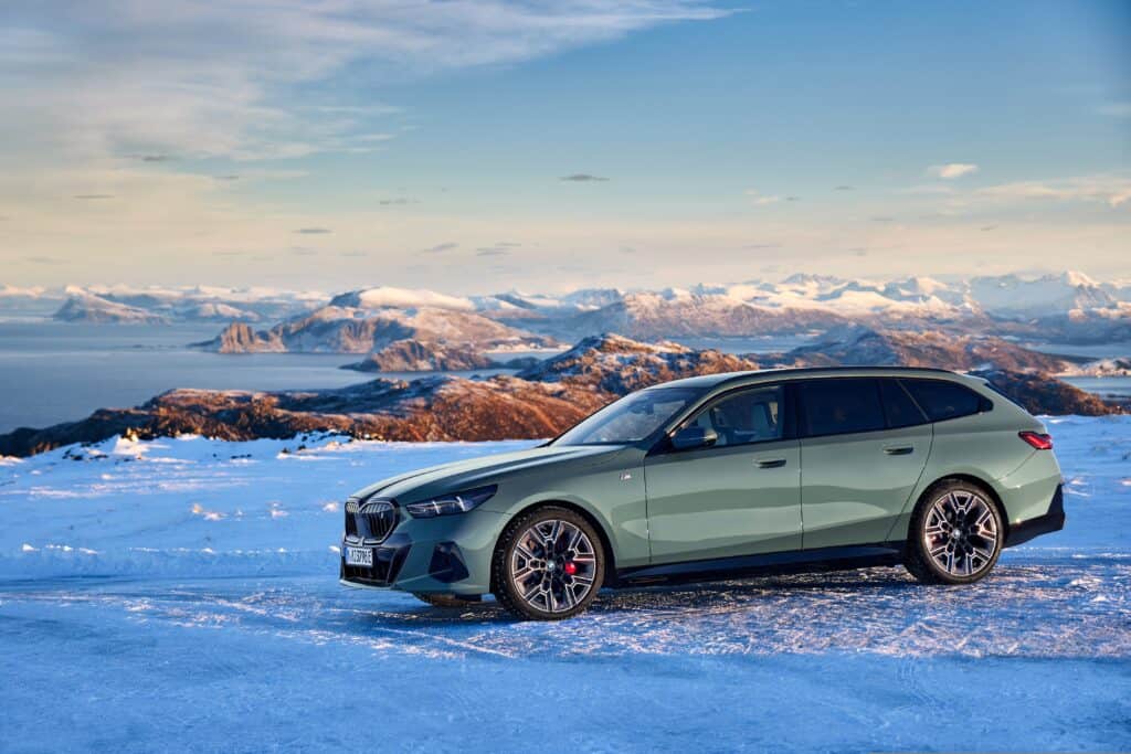 ב.מ.וו i5 טורינג בשלג