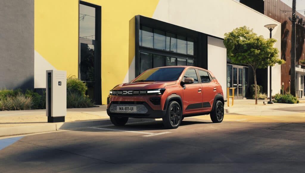 דאצ׳יה ספרינג חשמלית גרסת 2024 מבט קדמי על הרכב